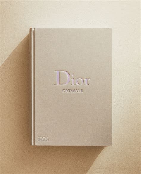 zara home libro dior|LIBRO CATWALK DIOR .